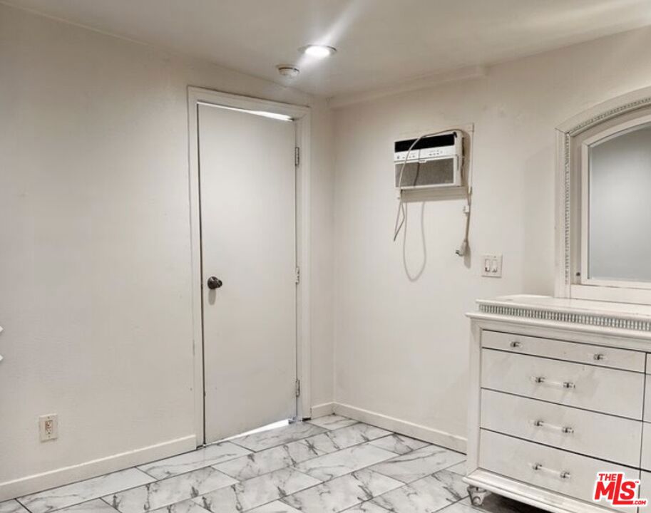 822 E 84th Place Property Photo 18