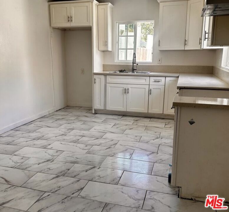 822 E 84th Place Property Photo 19