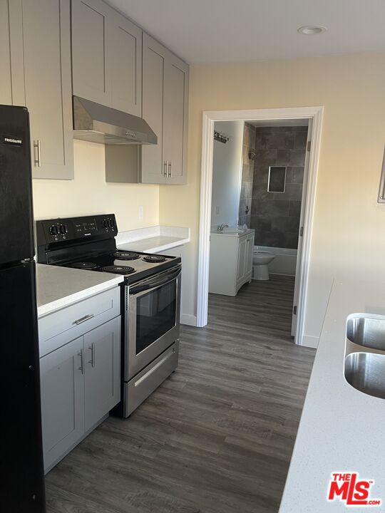 613 W 83rd Street Property Photo 2