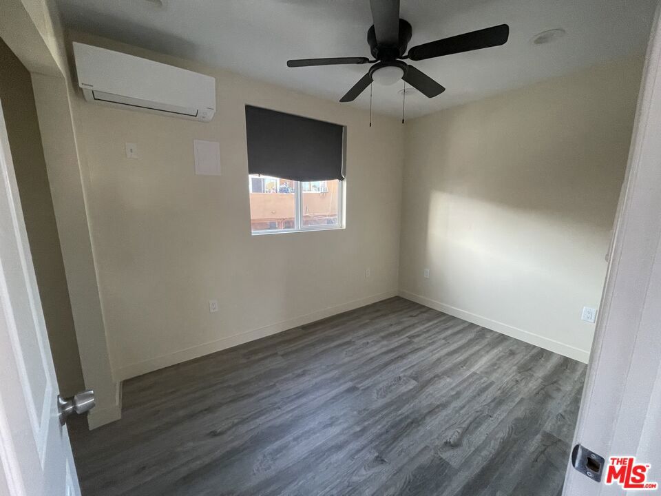 613 W 83rd Street Property Photo 3