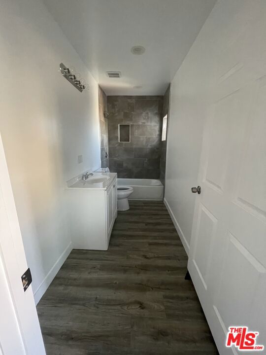 613 W 83rd Street Property Photo 6