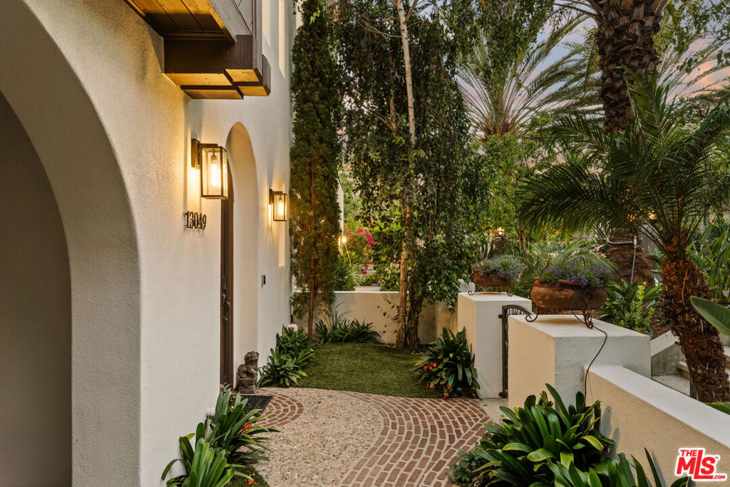 13049 S Icon Circle Property Photo 3