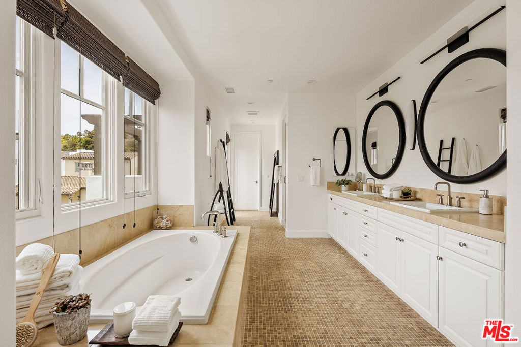 13049 S Icon Circle Property Photo 14