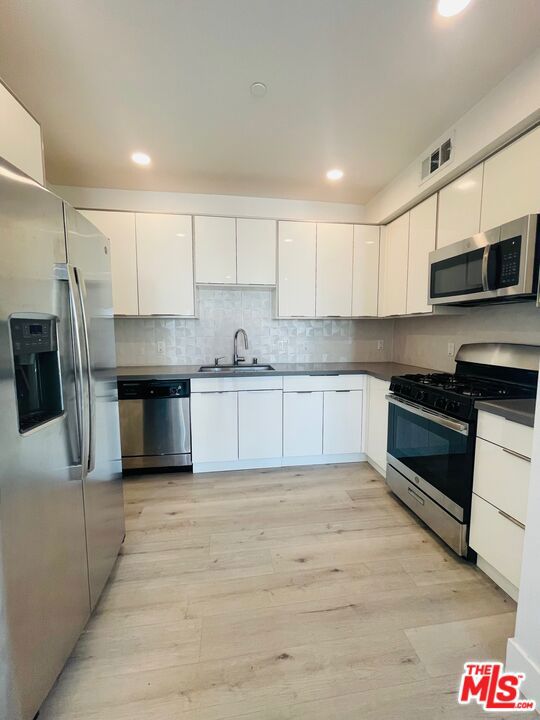 14612 Calvert Street 201 Property Photo 4