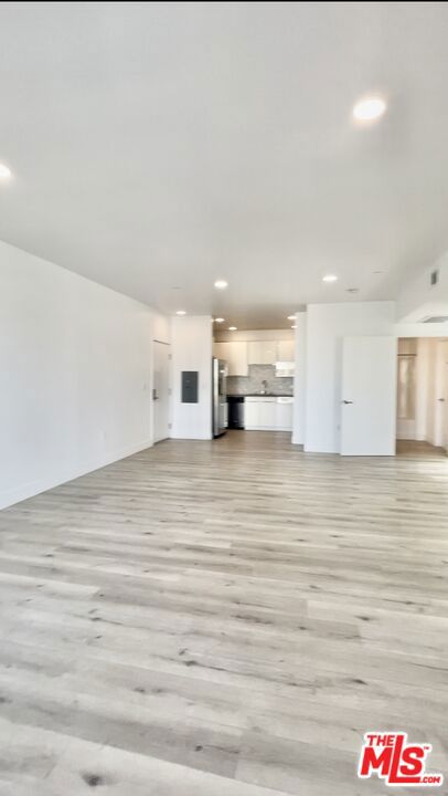 14612 Calvert Street 201 Property Photo 7