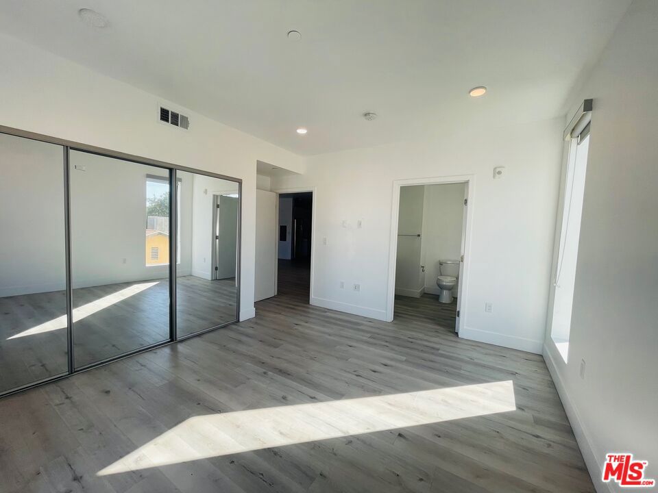 14612 Calvert Street 201 Property Photo 11