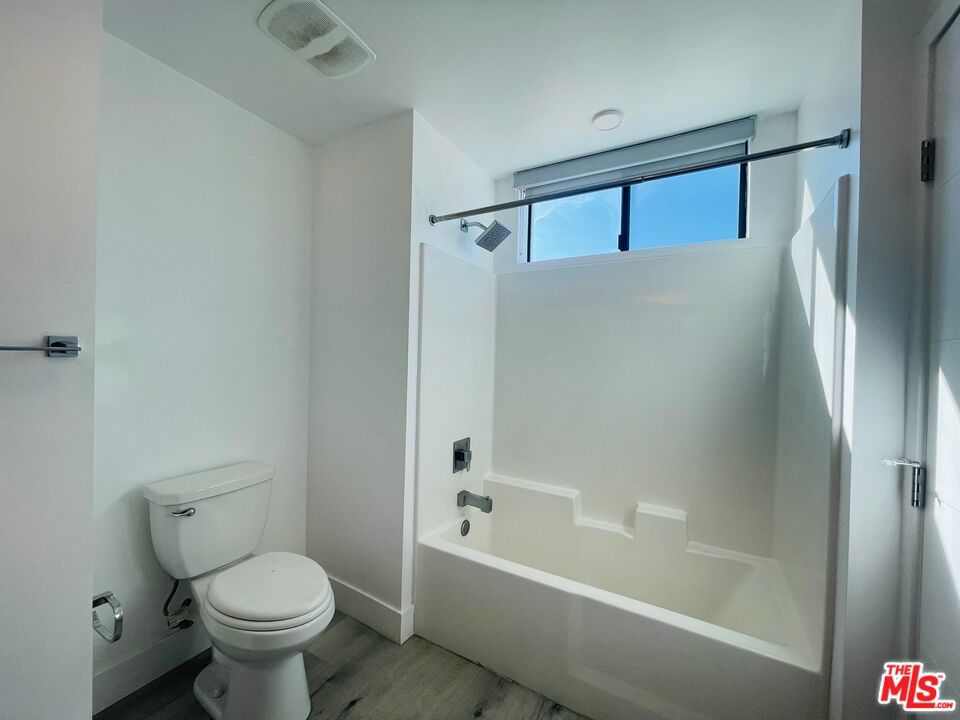 14612 Calvert Street 201 Property Photo 13