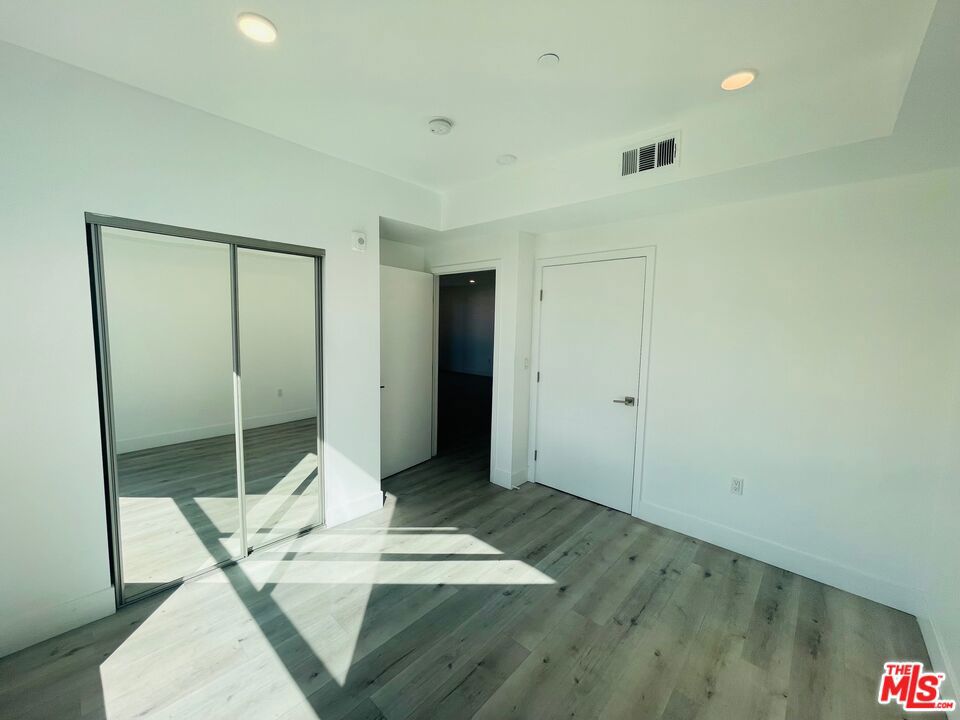 14612 Calvert Street 201 Property Photo 16