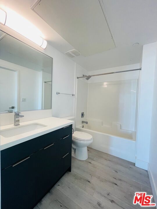 14612 Calvert Street 201 Property Photo 17