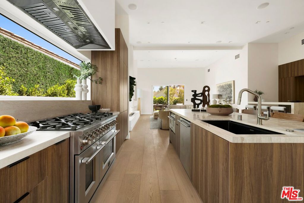 1120 S Lucerne Boulevard Property Photo