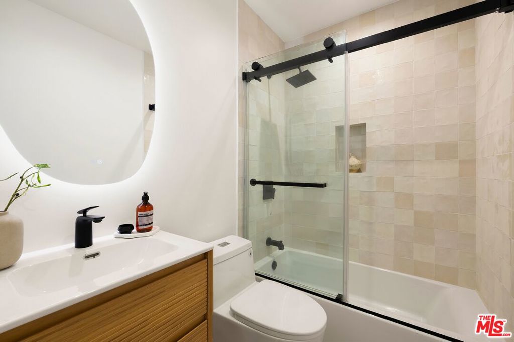 1120 S Lucerne Boulevard Property Photo 28