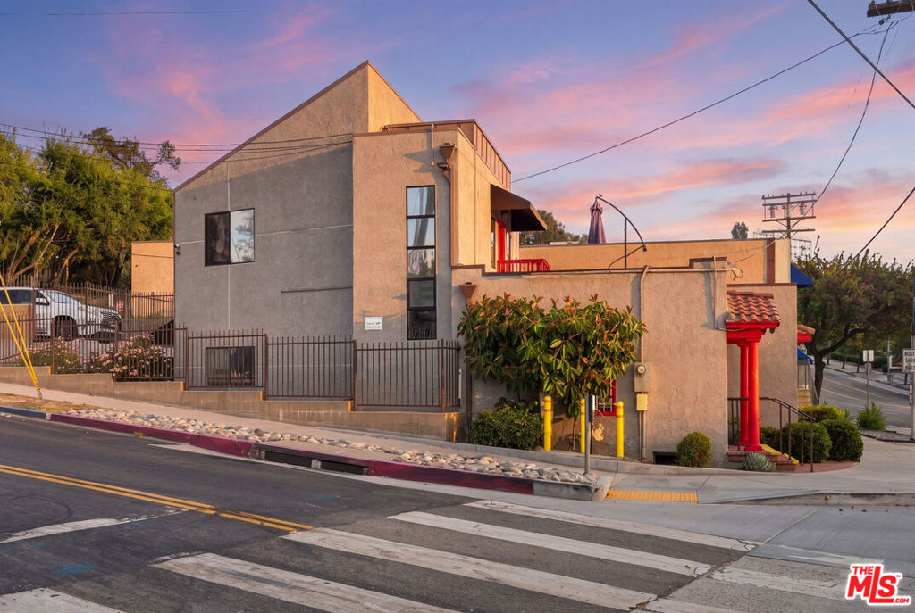 1063 Colorado Boulevard Property Photo 3
