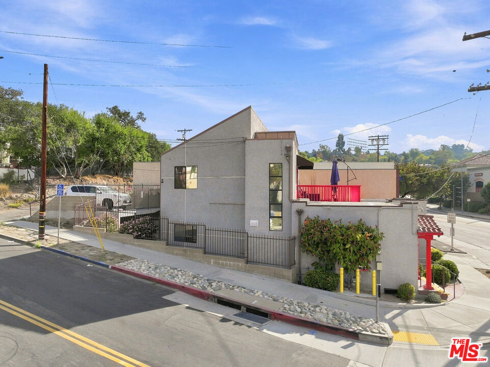 1063 Colorado Boulevard Property Photo 7