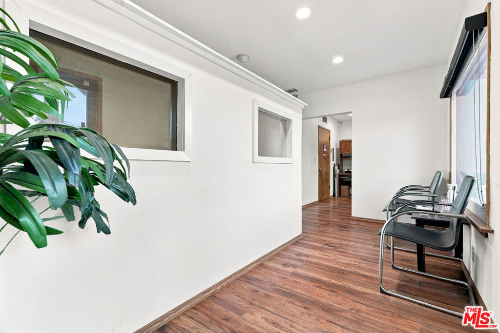 1063 Colorado Boulevard Property Photo 9