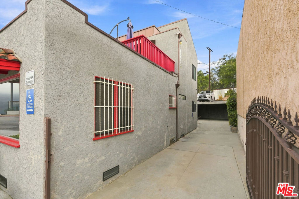 1063 Colorado Boulevard Property Photo 37