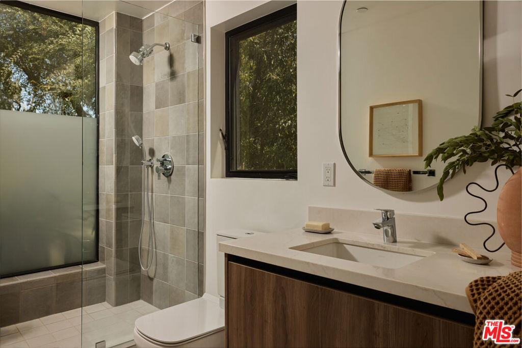 2917 1/2 Avenel Terrace Property Photo 22