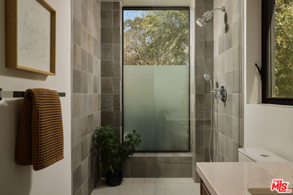 2917 1/2 Avenel Terrace Property Photo 23