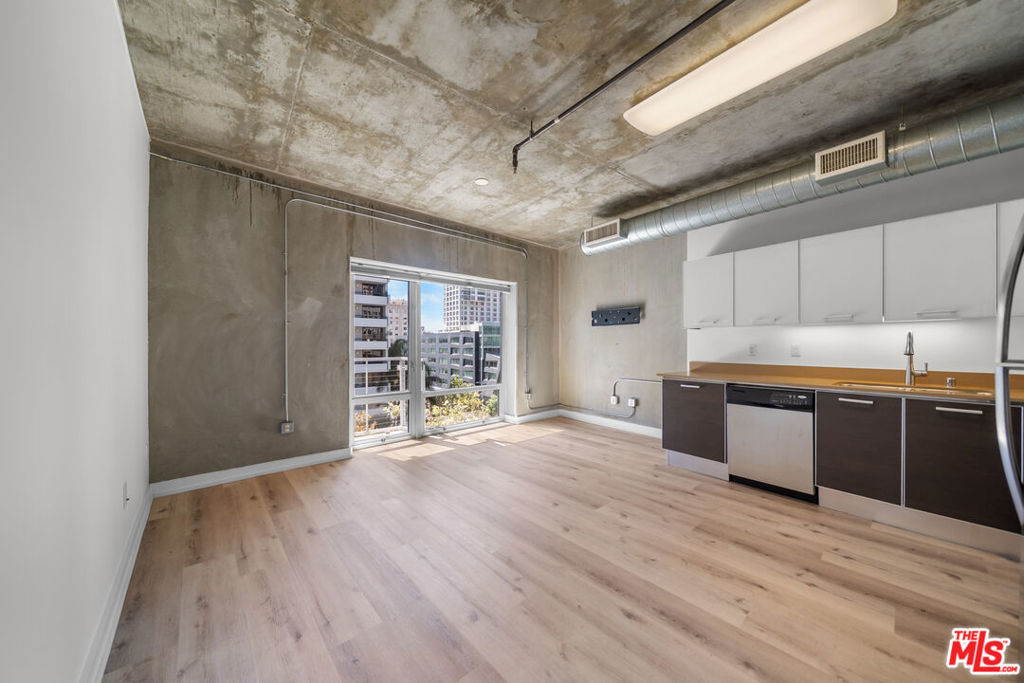 645 W 9th Street 501 Property Photo 1