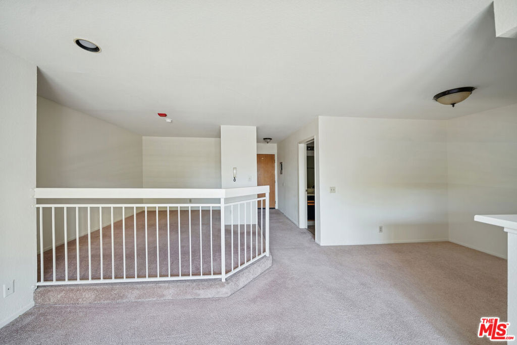 1519 N Martel Avenue 201 Property Photo 4