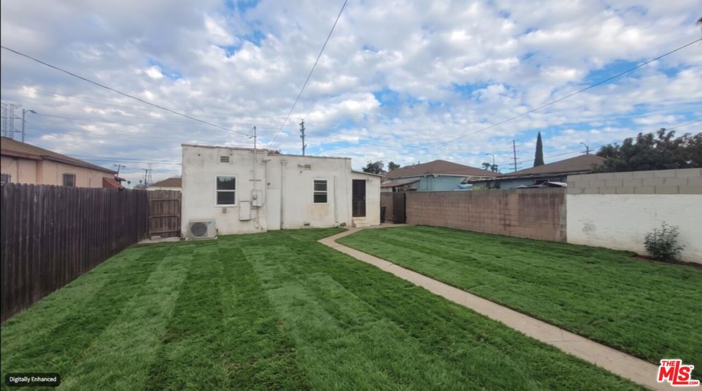 9819 S Hoover Street Property Photo 4