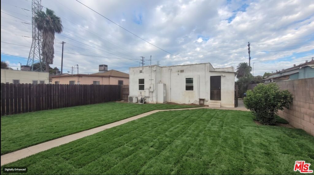 9819 S Hoover Street Property Photo 10