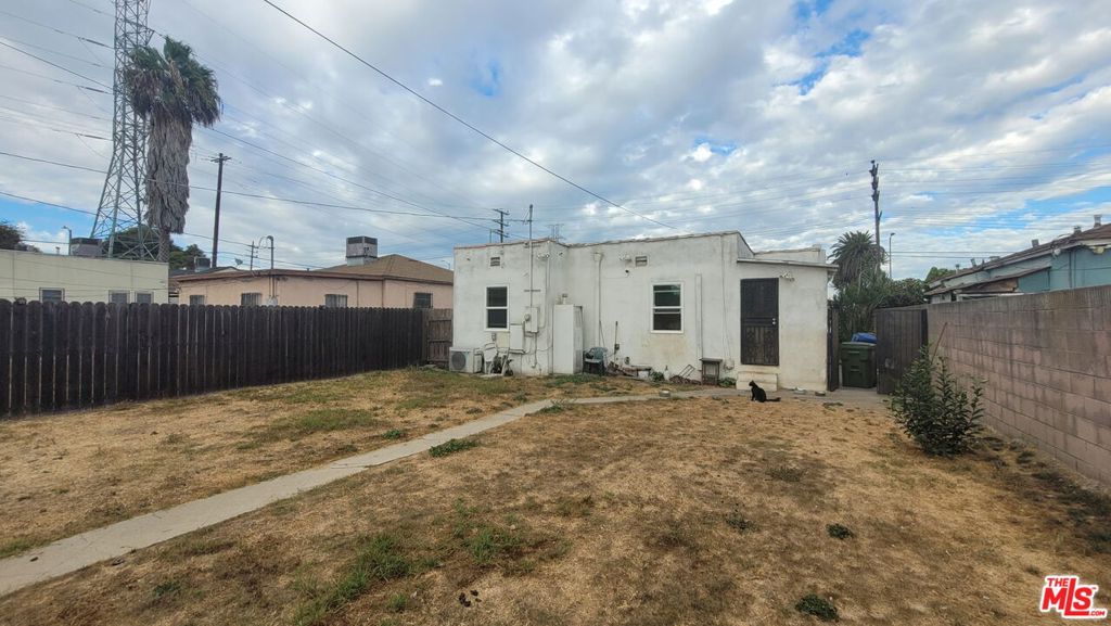 9819 S Hoover Street Property Photo 11