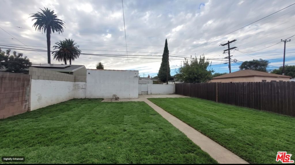 9819 S Hoover Street Property Photo 12