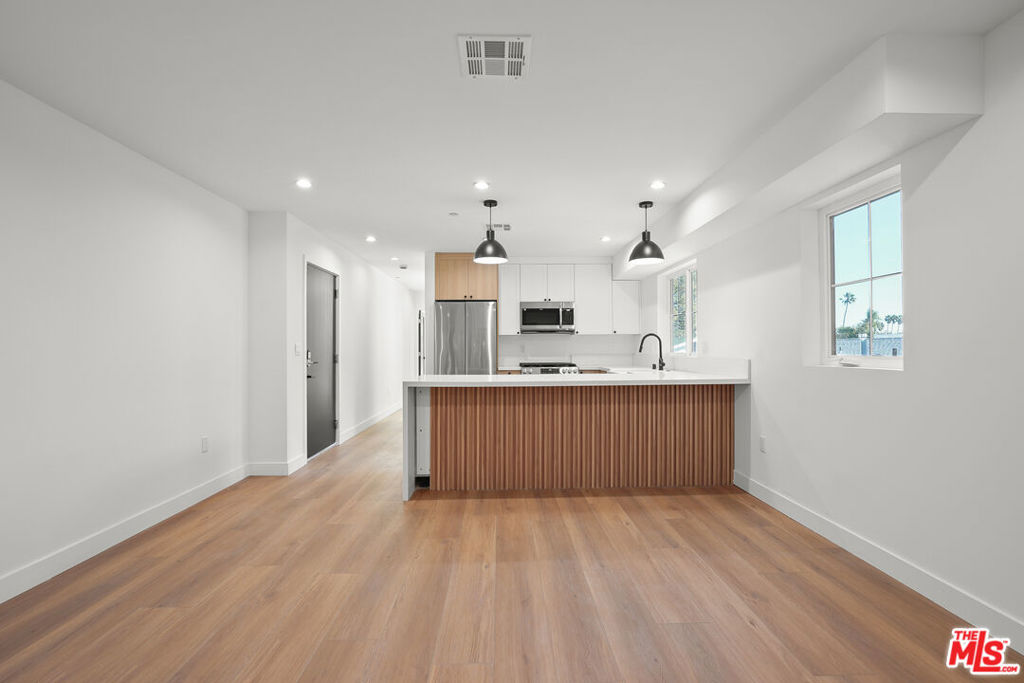 1331 N June Street 3/4 Property Photo 4