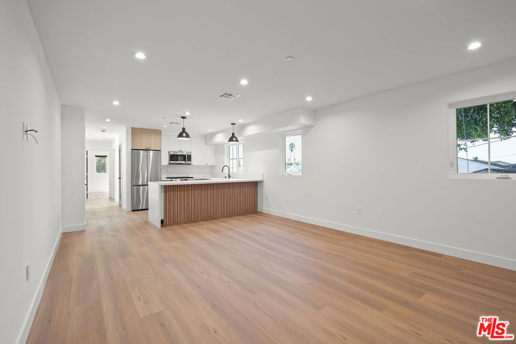 1331 N June Street 3/4 Property Photo 6