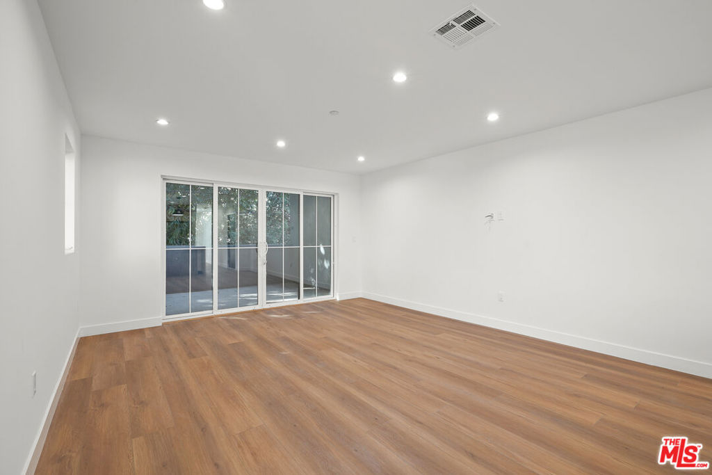 1331 N June Street 3/4 Property Photo 8