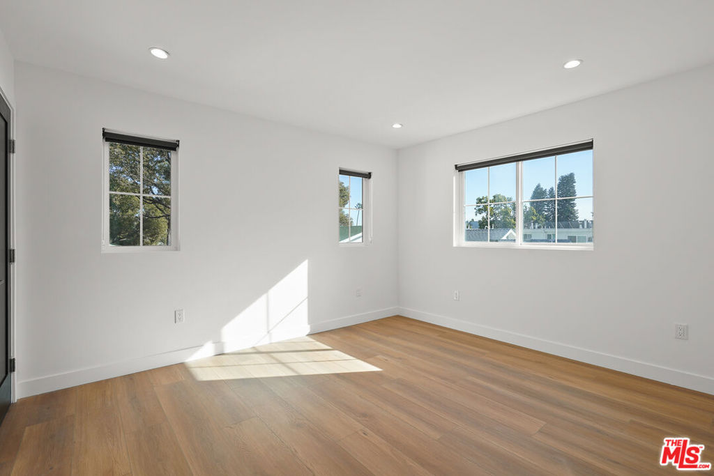 1331 N June Street 3/4 Property Photo 13