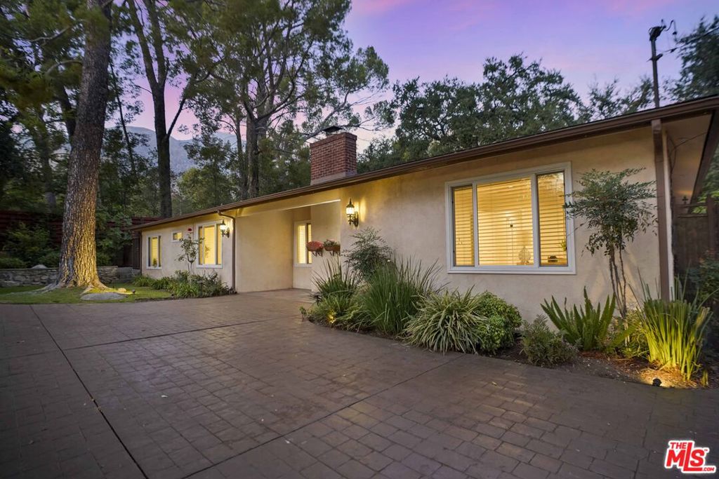 2452 N Altadena Drive Property Photo 6