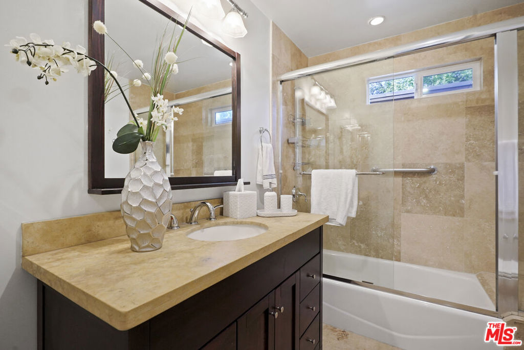 2452 N Altadena Drive Property Photo 25
