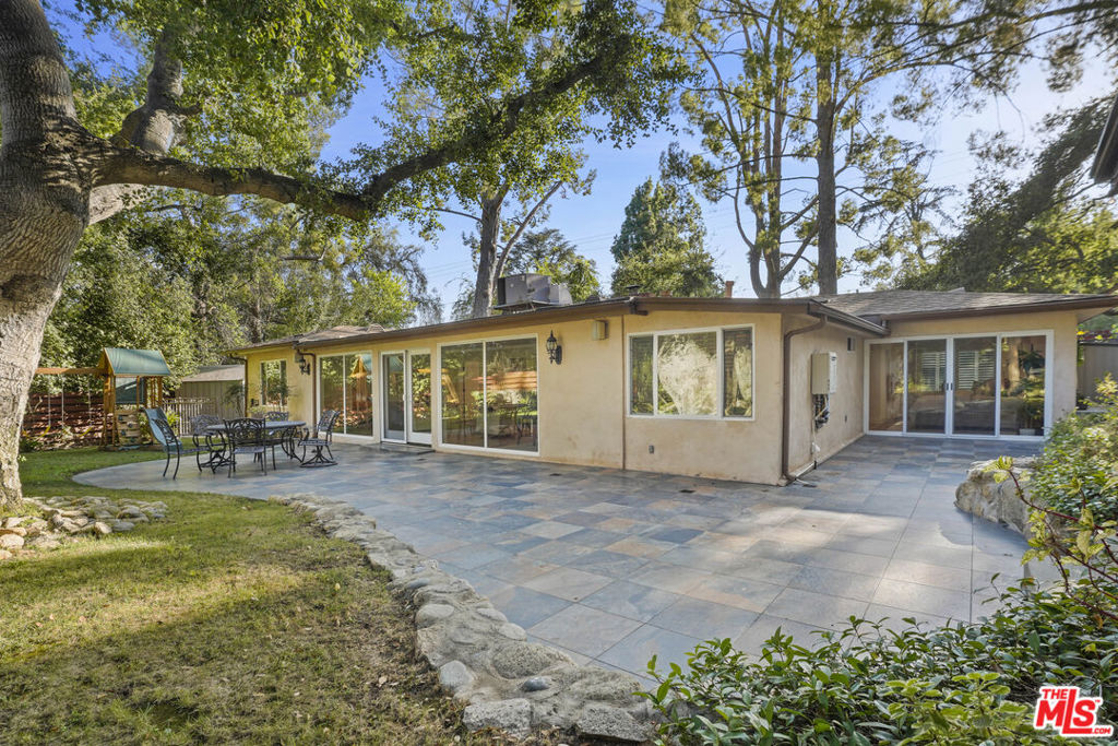 2452 N Altadena Drive Property Photo 26