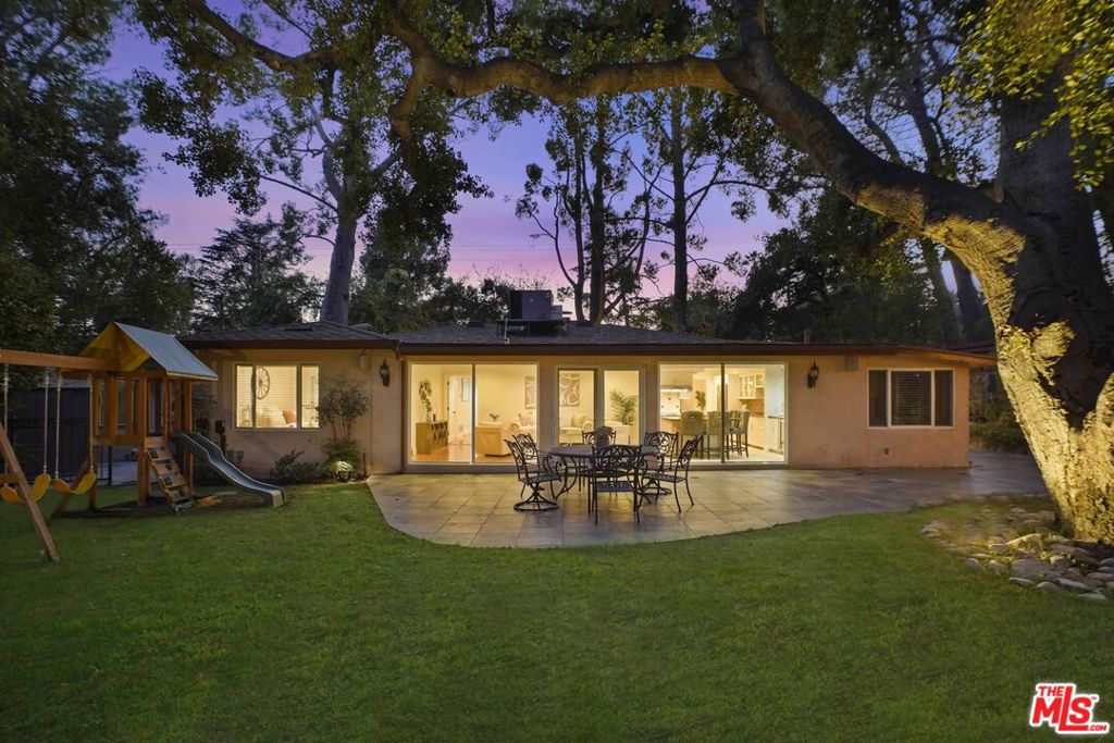 2452 N Altadena Drive Property Photo 28