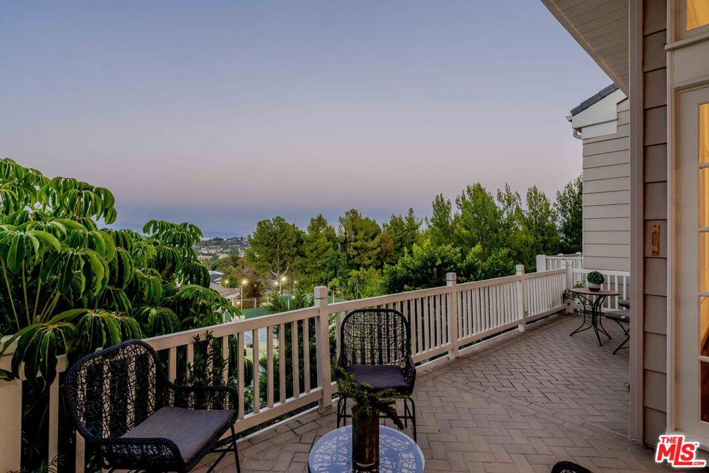2204 The Terrace Property Photo 10