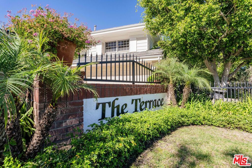 2204 The Terrace Property Photo 50