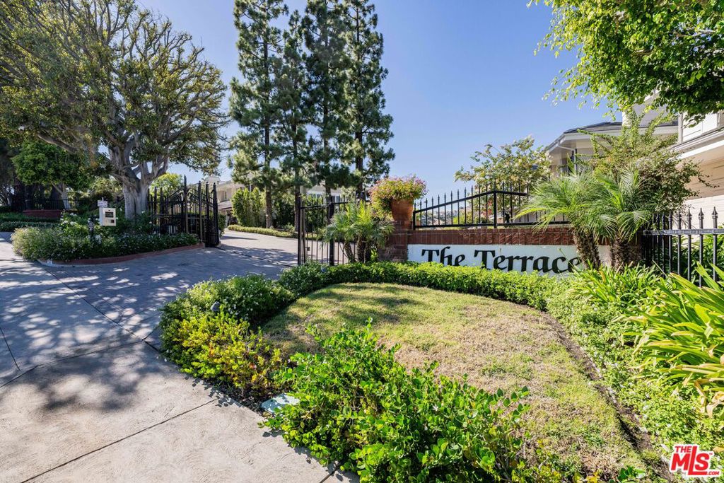 2204 The Terrace Property Photo 51