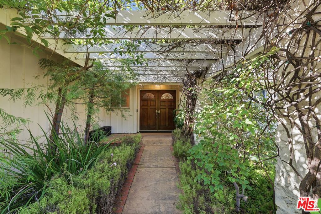 19041 Muirkirk Drive Property Photo 2
