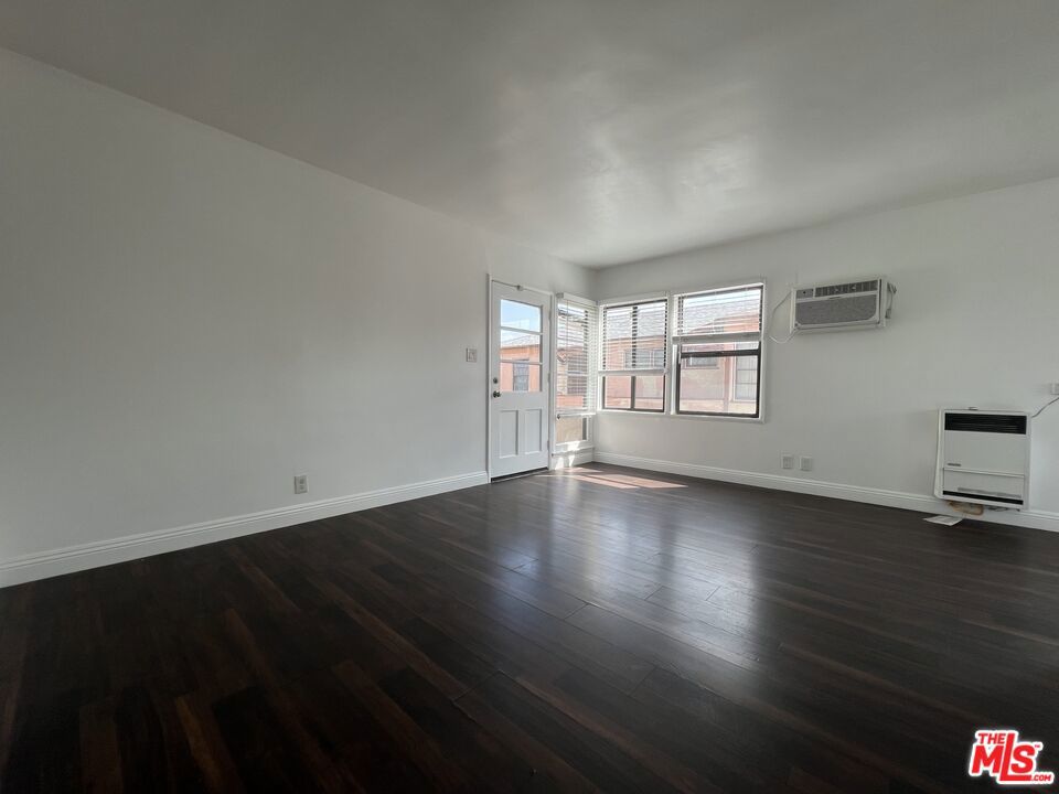 2010 W 35th Street Property Photo 1