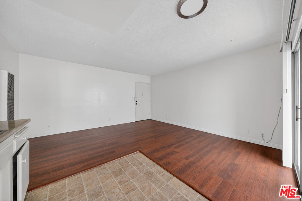 941 S Gramercy Place Property Photo 9