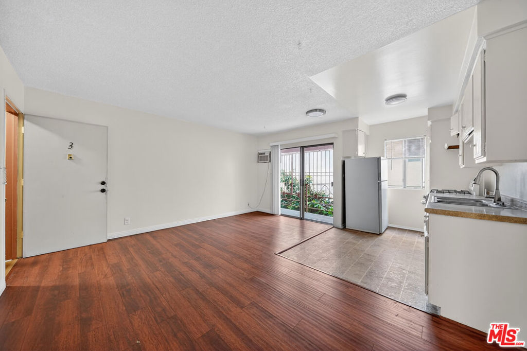 941 S Gramercy Place Property Photo 12