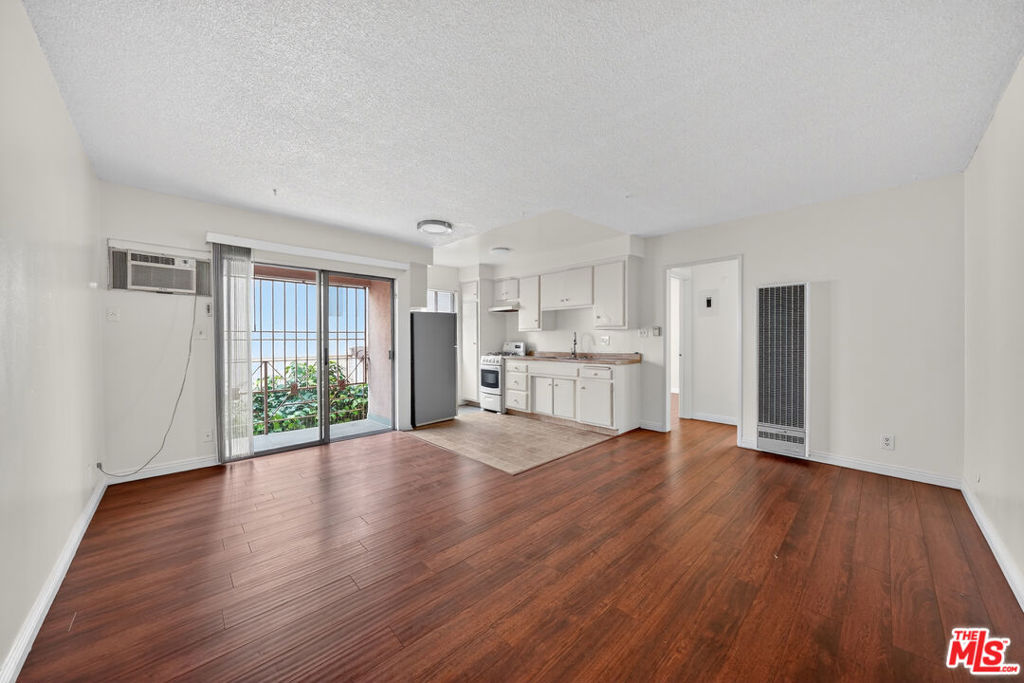 941 S Gramercy Place Property Photo 13