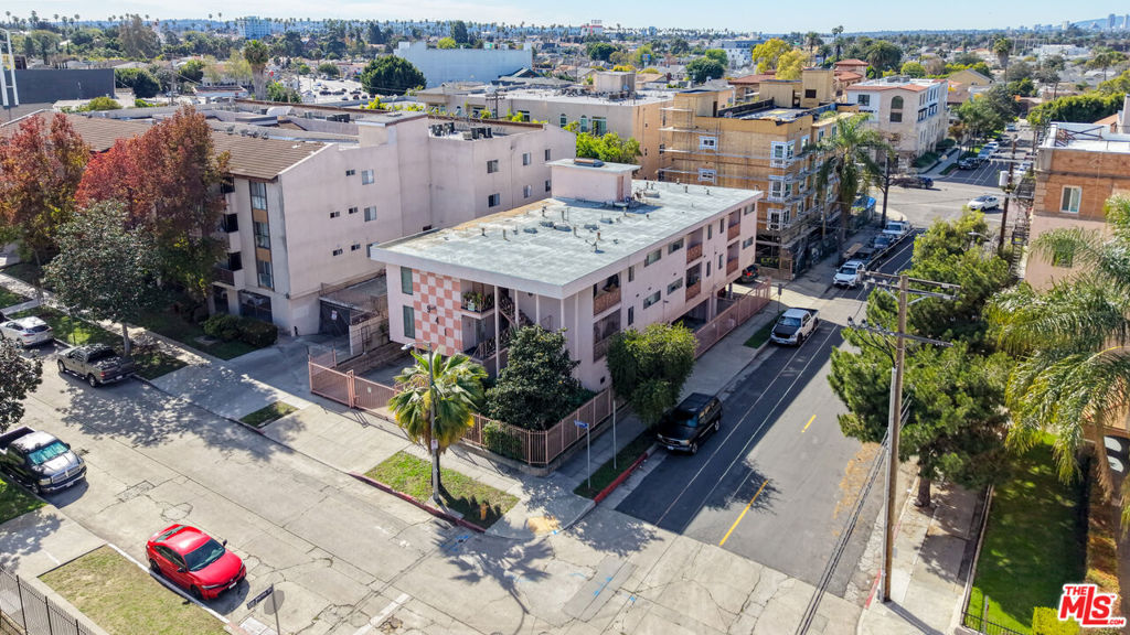 941 S Gramercy Place Property Photo 15