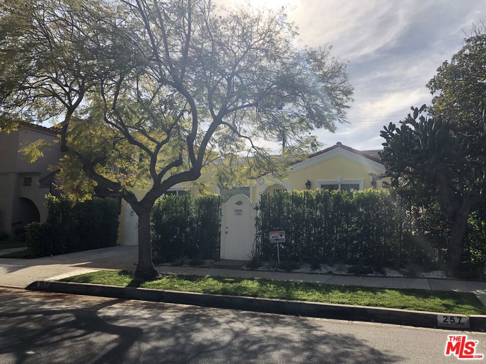 257 N La Peer Drive Property Photo 3