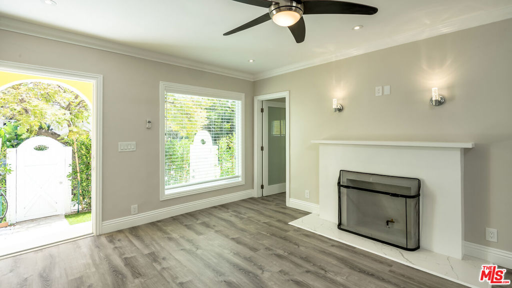 257 N La Peer Drive Property Photo 17