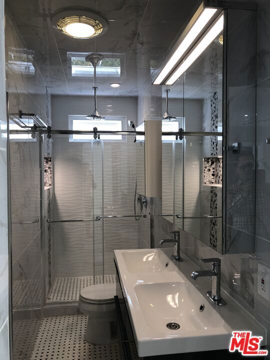 257 N La Peer Drive Property Photo 33