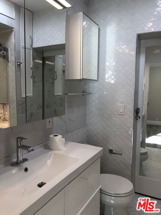 257 N La Peer Drive Property Photo 38