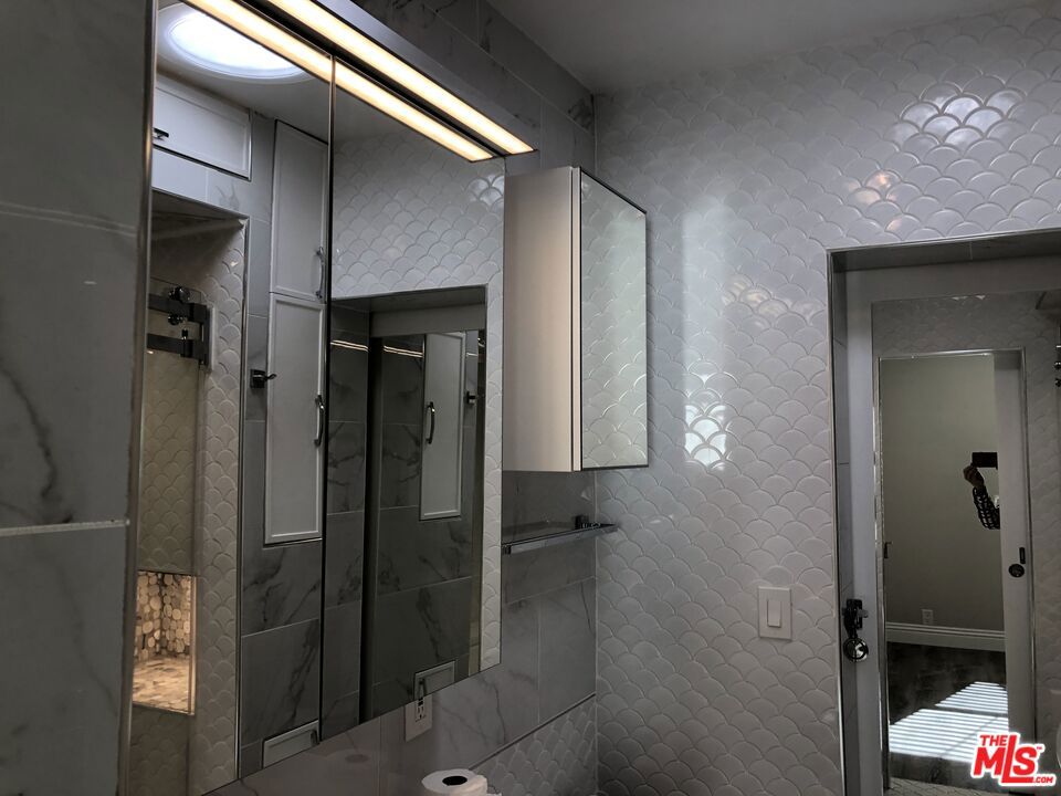 257 N La Peer Drive Property Photo 40