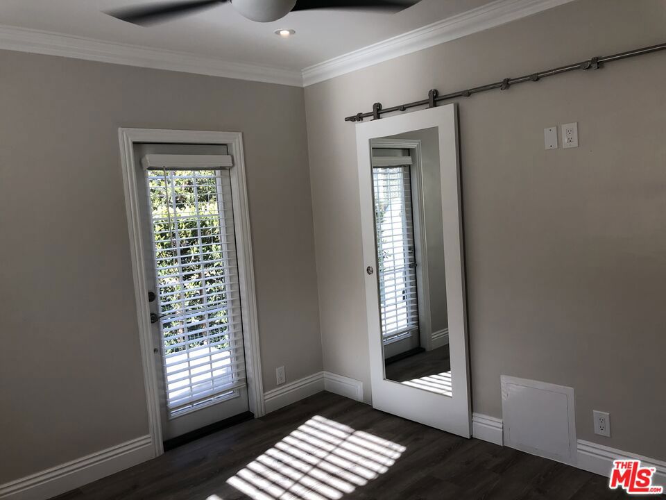 257 N La Peer Drive Property Photo 44